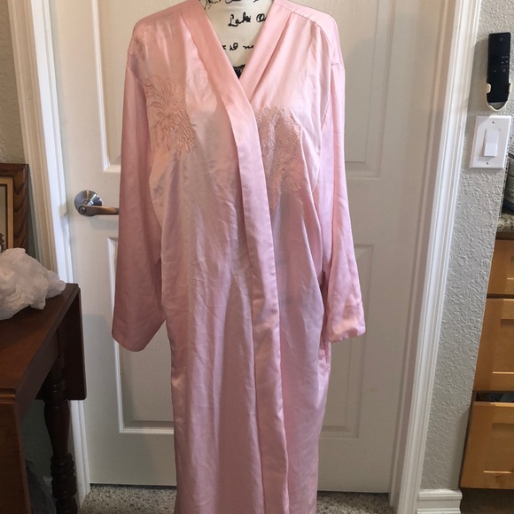 Natori Other - Natori Silk floral Robe